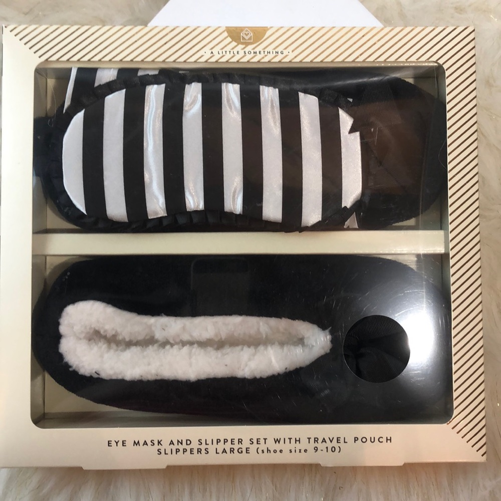 Eye mask and slipper set!
